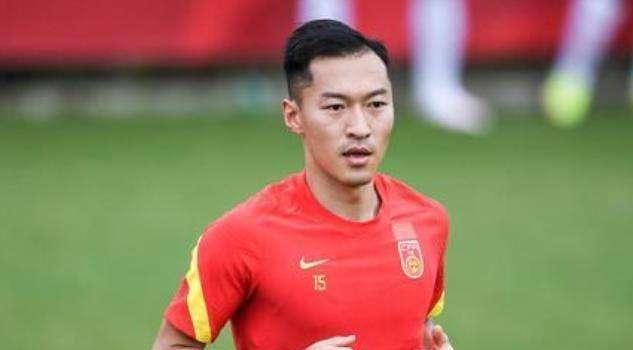 网友看完无不赞叹，纷纷表示“给大神跪下了”“画出了我心目中最酷的毒液”。