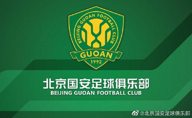 他在年少时跟随父母前往阿联酋，在阿联酋沙迦美国大学攻读多媒体设计，17岁辍学回国投入纪录片创作，22岁到多伦多电影学院学习两年电影制作系。