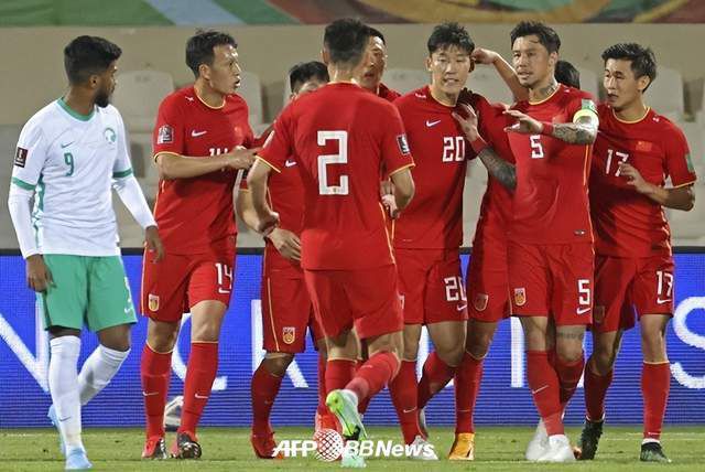 三是成立“上合组织国家电影制片人协会联盟”，旨在全方位、深层次加强上合组织各国在电影领域的合作与交流，搭建专业高效的沟通平台，推动务实合作。