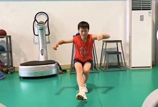 2025-08-13 近日，电影《银莲花》发布首张剧照，并宣布将于第63届纽约电影节举行全球首映。