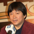 《钢的琴》| 雪是现实的底色《钢的琴》海报上世纪90年代初，东北某重工业城市。