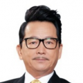 影片发布一组角色剧照，并同步曝光演员阵容，在杭州的湖光山色中，正上演这场关于“爱和美味”的温暖故事。